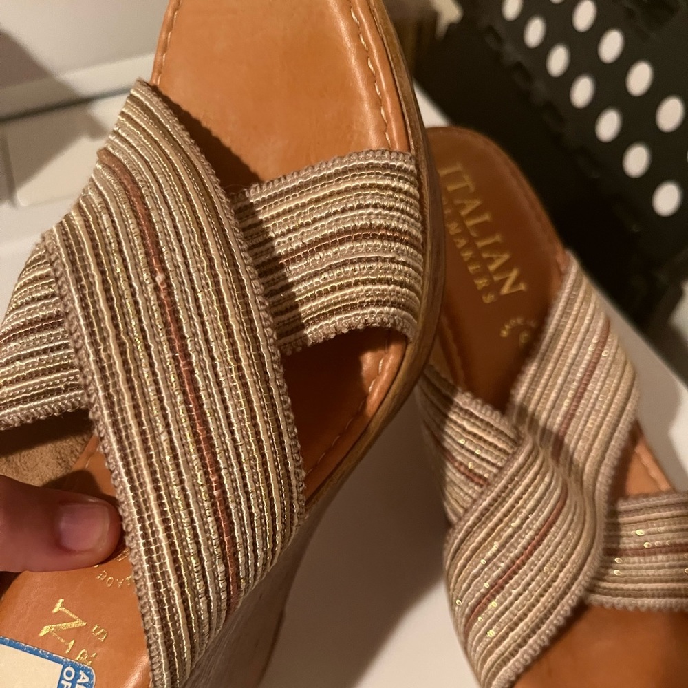Gold/Tan platform sandals - Picture 4 of 8